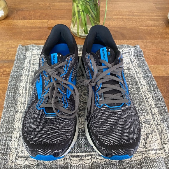 New Brooks Sneakers main image 4